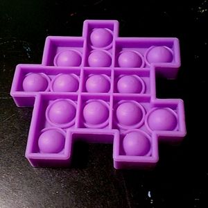 Purple puzzel pice popitt